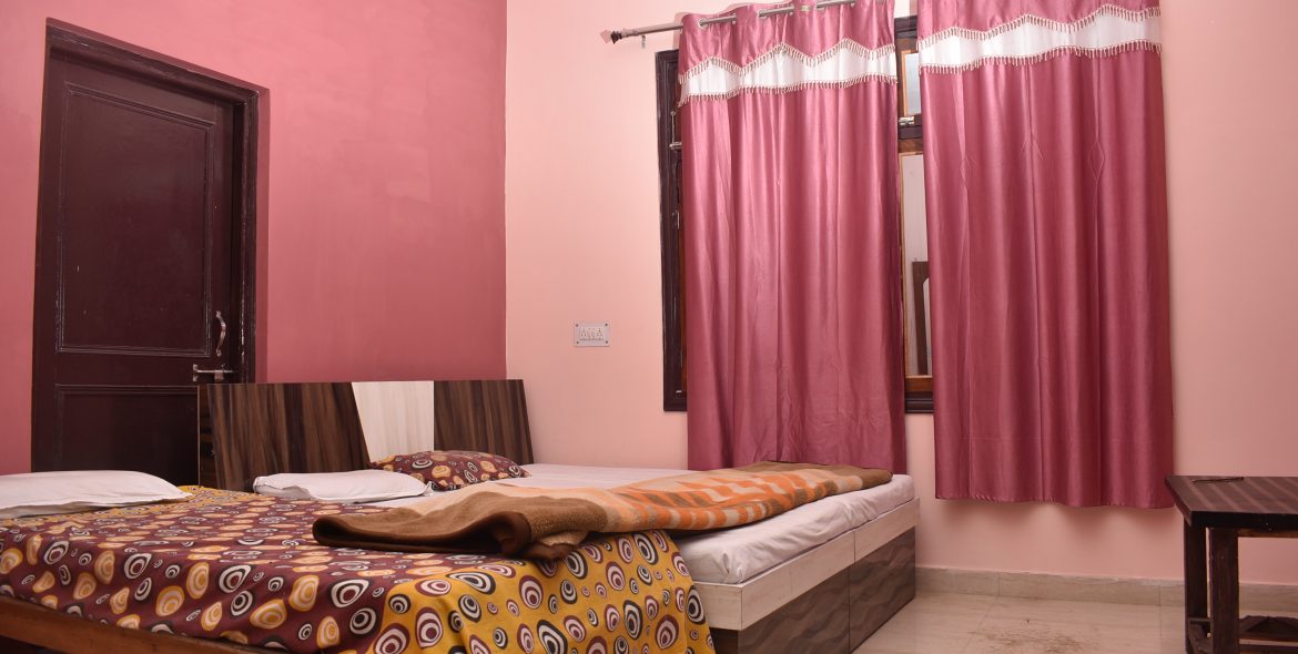 cheap stay at nainital